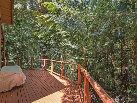 Exterior - 17116 Gravenstein Rd, Bothell, WA 98012 photo 6 of 8