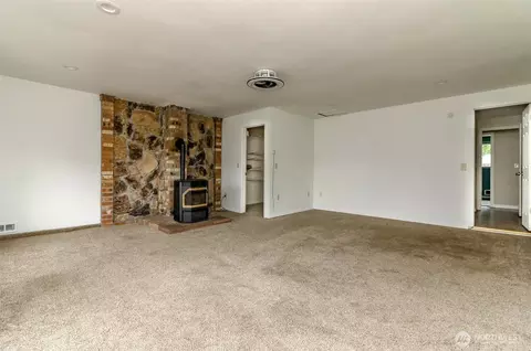 Living - 16904 18th Ave E, Spanaway, WA 98387 photo 9 of 11