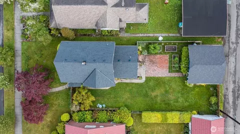 View/Area - 1825 Rucker Ave, Everett, WA 98201 photo 2 of 3