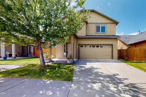 1143 SW Carver St, College Place, WA 99324