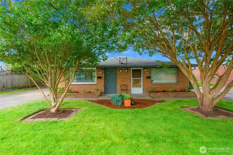 827 N 1st St, Renton, WA 98057