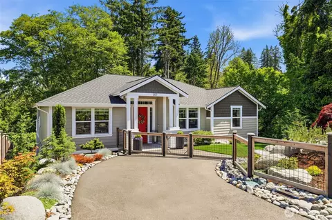 307 Puyallup St, Steilacoom, WA 98388