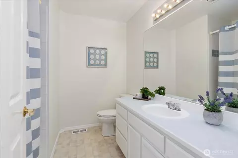 Bath - 18 174th St SW, Bothell, WA 98012 photo 4 of 4
