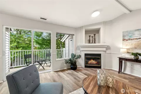25235 SE Klahanie Blvd #E305, Issaquah, WA 98029