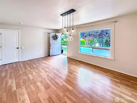Living - 6217 W Beech St, Everett, WA 98203 photo 1 of 6