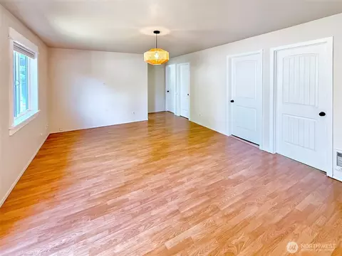Living - 6217 W Beech St, Everett, WA 98203 photo 4 of 6