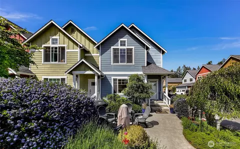 200 NW 1st St, Coupeville, WA 98239