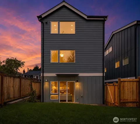 537 N 70th St, Seattle, WA 98103