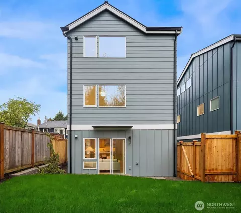537 N 70th St, Seattle, WA 98103