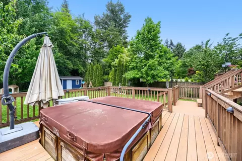 Exterior - 10332 27th Dr SE, Everett, WA 98208 photo 8 of 10