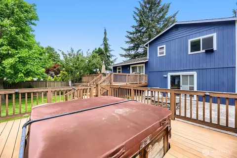 Exterior - 10332 27th Dr SE, Everett, WA 98208 photo 7 of 10