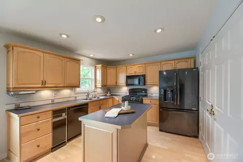 Kitchen - 10332 27th Dr SE, Everett, WA 98208 photo 2 of 3