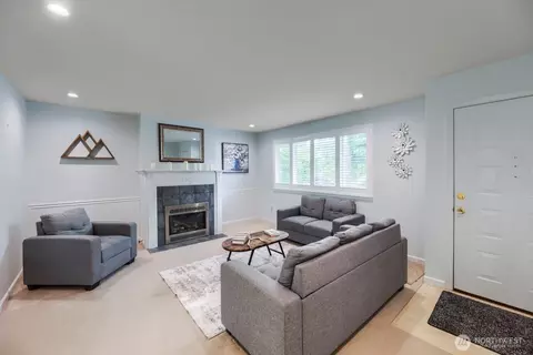Living - 10332 27th Dr SE, Everett, WA 98208 photo 1 of 4