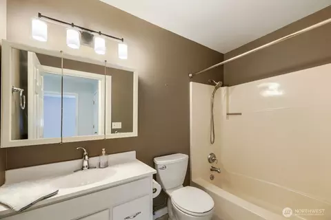 Bath - 10332 27th Dr SE, Everett, WA 98208 photo 1 of 2