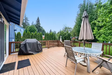Exterior - 10332 27th Dr SE, Everett, WA 98208 photo 9 of 10
