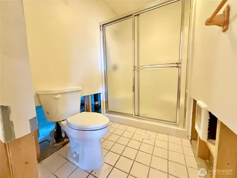 Bath - 105 Windfall Ln, Eastsound, WA 98245 photo 4 of 4