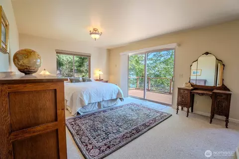 Bedroom - 105 Windfall Ln, Eastsound, WA 98245 photo 2 of 5