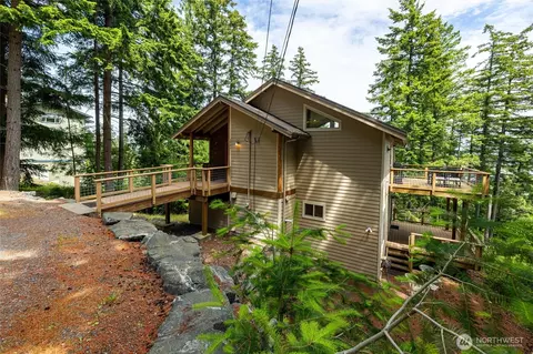 2986 Hales Passage Dr, Lummi Island, WA 98262