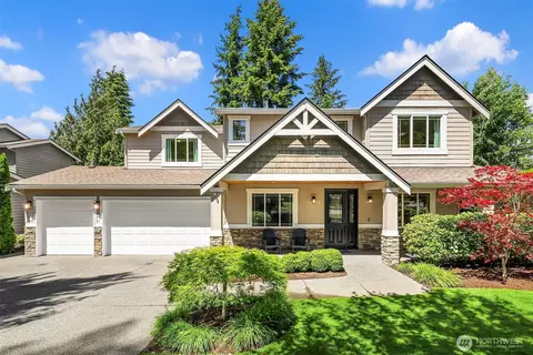 12512 NE 73rd St, Kirkland, WA 98033