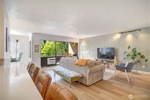 4545 Sand Point Way NE #302, Seattle, WA 98105