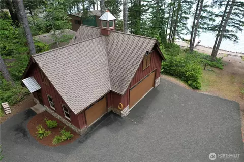 61 N Potlatch Dr N, Hoodsport, WA 98548