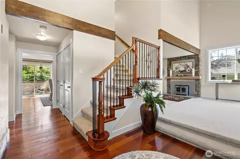 Entry Way - 19218 91st Ave NE, Bothell, WA 98011 photo 2 of 3