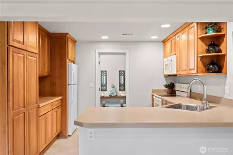 Kitchen - 19218 91st Ave NE, Bothell, WA 98011 photo 3 of 3
