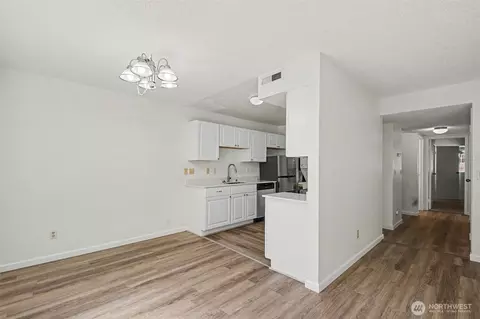 Dining - 14148 74th Pl NE #A, Kirkland, WA 98034 photo 1 of 1