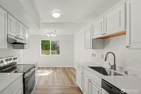 Kitchen - 14148 74th Pl NE #A, Kirkland, WA 98034 photo 2 of 2