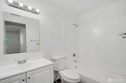 Bath - 14148 74th Pl NE #A, Kirkland, WA 98034 photo 1 of 1