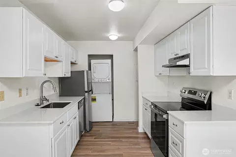 Kitchen - 14148 74th Pl NE #A, Kirkland, WA 98034 photo 1 of 2