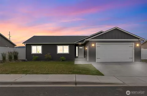 2468 3rd St SE, East Wenatchee, WA 98802