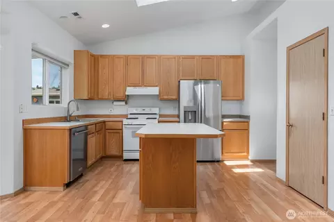 Kitchen - 15020 148th St E, Orting, WA 98360 photo 2 of 3