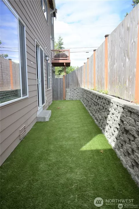 Exterior - 19607 25th Dr SE, Bothell, WA 98012 photo 3 of 3