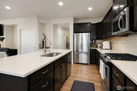 Kitchen - 19607 25th Dr SE, Bothell, WA 98012 photo 4 of 5