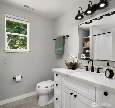 Bath - 11323 E Riverside Dr, Bothell, WA 98011 photo 1 of 2
