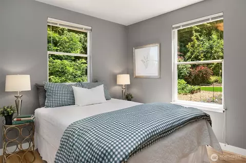 Bedroom - 11323 E Riverside Dr, Bothell, WA 98011 photo 1 of 2