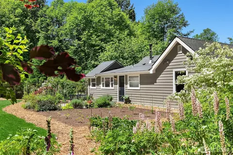 Exterior - 11323 E Riverside Dr, Bothell, WA 98011 photo 8 of 13