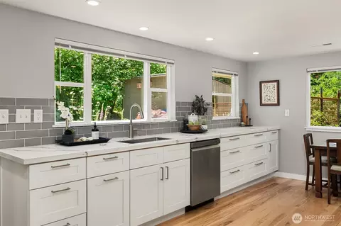 Kitchen - 11323 E Riverside Dr, Bothell, WA 98011 photo 1 of 5