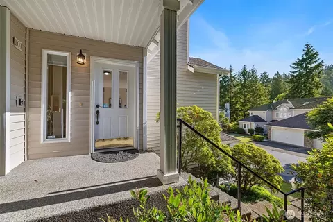 Entry Way - 9804 NE Riverbend Dr #B-101, Bothell, WA 98011 photo 2 of 5
