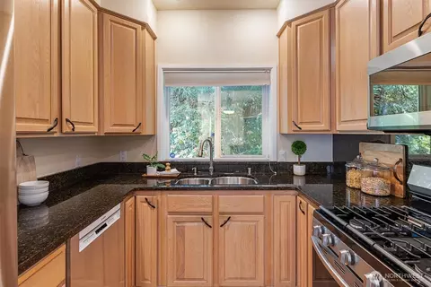 Kitchen - 9804 NE Riverbend Dr #B-101, Bothell, WA 98011 photo 2 of 2