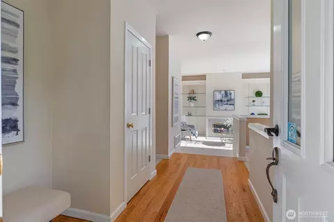 Entry Way - 9804 NE Riverbend Dr #B-101, Bothell, WA 98011 photo 4 of 5
