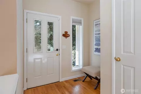 Entry Way - 9804 NE Riverbend Dr #B-101, Bothell, WA 98011 photo 3 of 5
