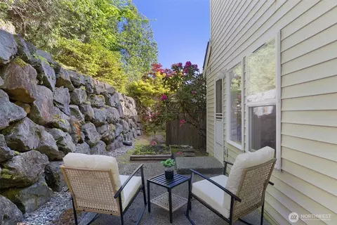 Exterior - 9804 NE Riverbend Dr #B-101, Bothell, WA 98011 photo 5 of 6
