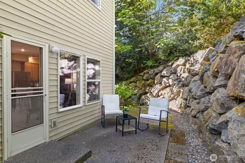 Exterior - 9804 NE Riverbend Dr #B-101, Bothell, WA 98011 photo 4 of 6