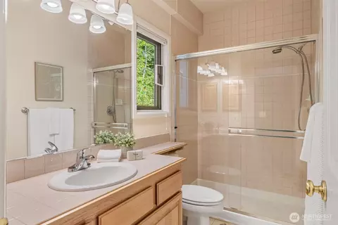 Bath - 9804 NE Riverbend Dr #B-101, Bothell, WA 98011 photo 3 of 3