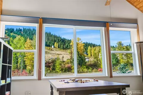 330 Keechelus Dr, Snoqualmie Pass, WA 98068
