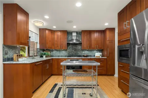 Kitchen - 19011 27th Dr SE, Bothell, WA 98012 photo 2 of 3
