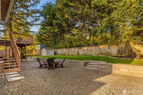 Exterior - 19011 27th Dr SE, Bothell, WA 98012 photo 6 of 9