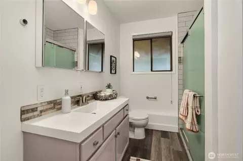 Bath - 19011 27th Dr SE, Bothell, WA 98012 photo 3 of 3